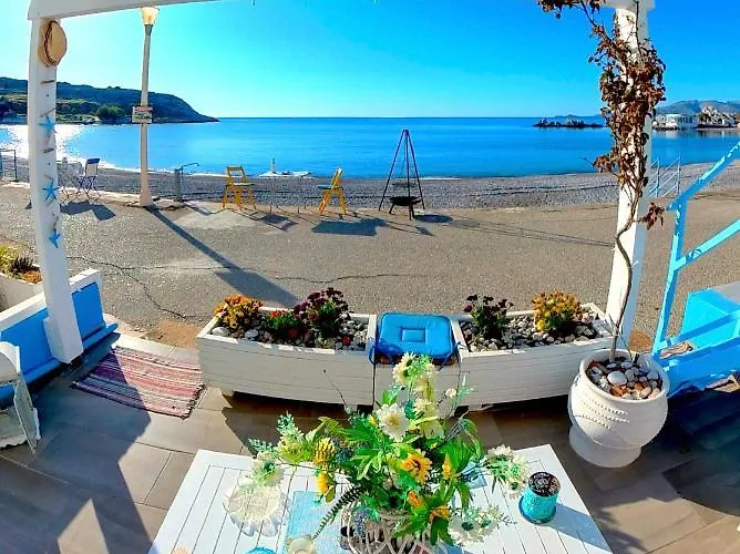 - Sleeps 2 & Private Ocean Terrace * شاراكي