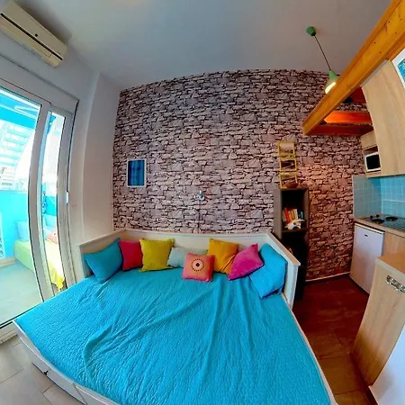 Daire - Sleeps 2 & Private Ocean Terrace *